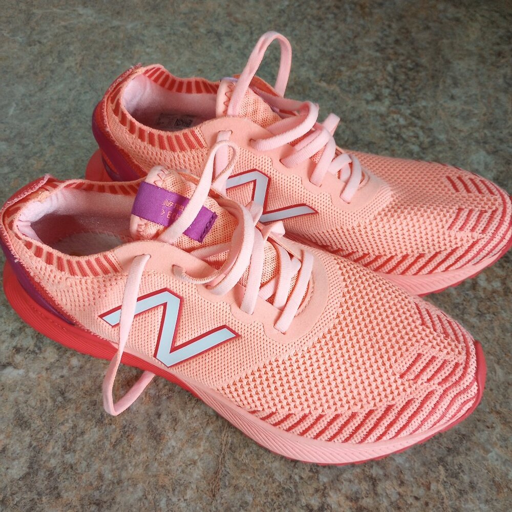 New Balance Fuel cell Echo v1 size 9